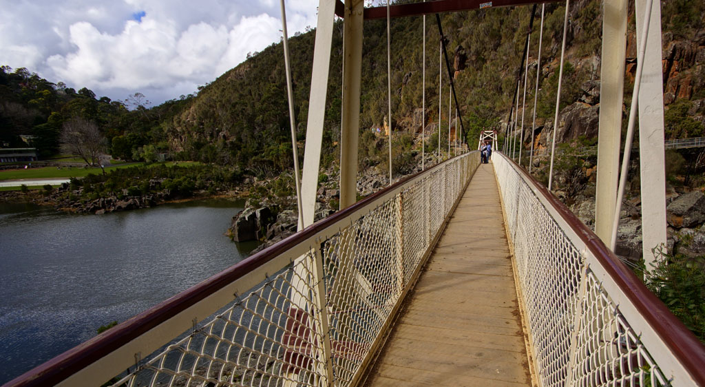 Click image for larger version

Name:	Swinging bridge.jpg
Views:	34
Size:	207.9 KB
ID:	388936