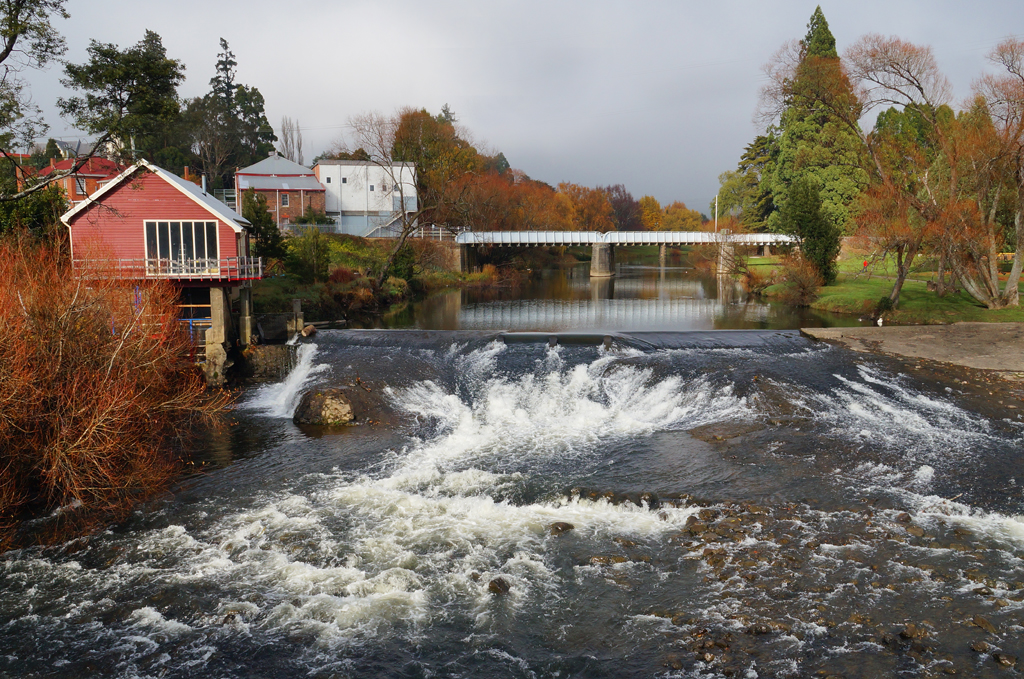 Click image for larger version

Name:	Meander bridge Deloraine.jpg
Views:	18
Size:	851.9 KB
ID:	408515