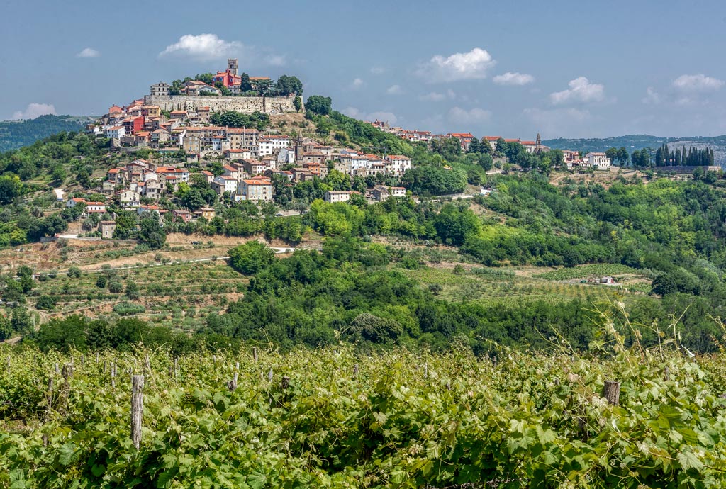 Click image for larger version

Name:	Motovun.jpg
Views:	28
Size:	232.6 KB
ID:	410186