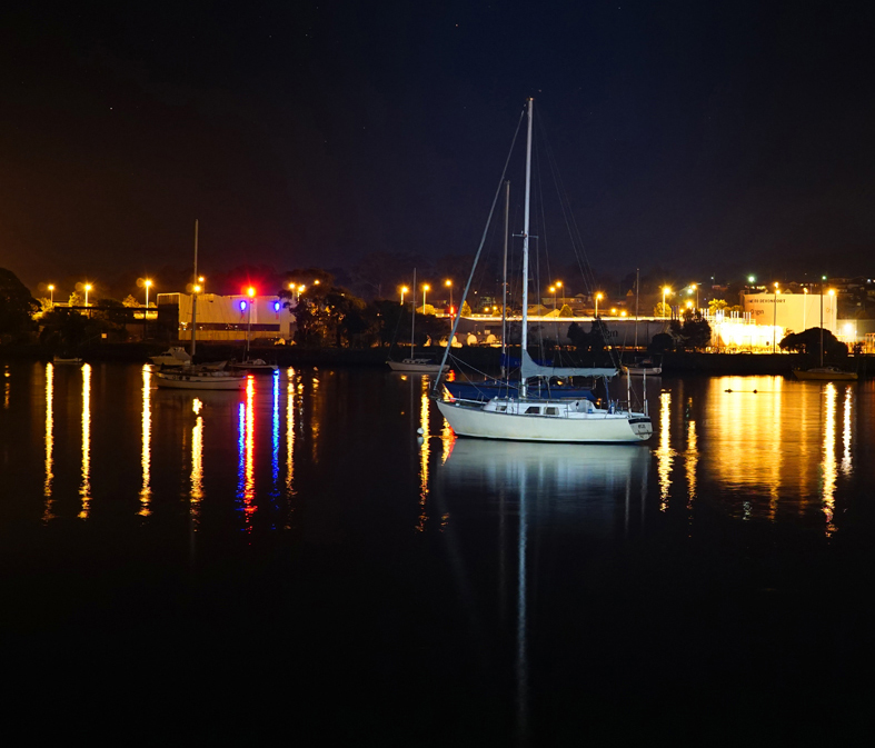 Click image for larger version

Name:	Yacht in the dark 2.jpg
Views:	13
Size:	329.6 KB
ID:	411474