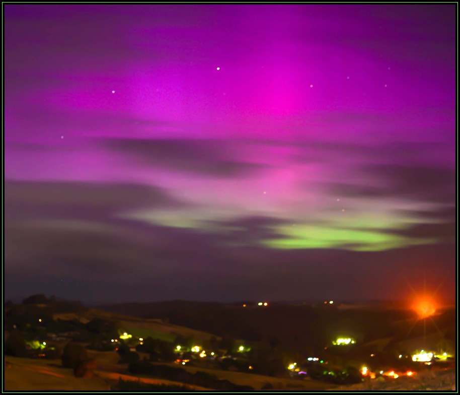 Click image for larger version

Name:	Southern lights 2.jpg
Views:	24
Size:	94.3 KB
ID:	415997