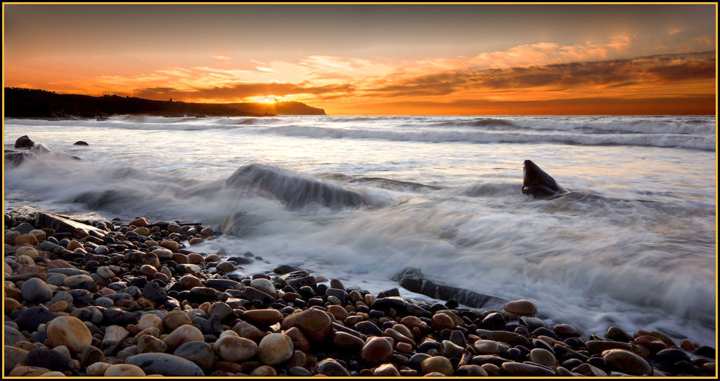 Click image for larger version

Name:	Sunset at back Beach 2.jpg
Views:	14
Size:	157.0 KB
ID:	429890