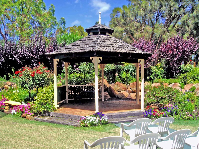 Click image for larger version

Name:	Gazebo.jpg
Views:	31
Size:	192.5 KB
ID:	444389