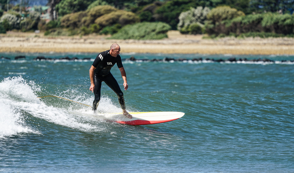 Click image for larger version

Name:	Surfer 1.jpg
Views:	32
Size:	287.0 KB
ID:	449427