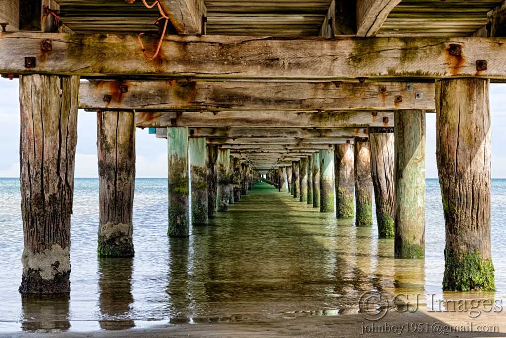 Click image for larger version  Name:	Under The Jetty (landscape zoom).jpg Views:	1 Size:	236.6 KB ID:	462627