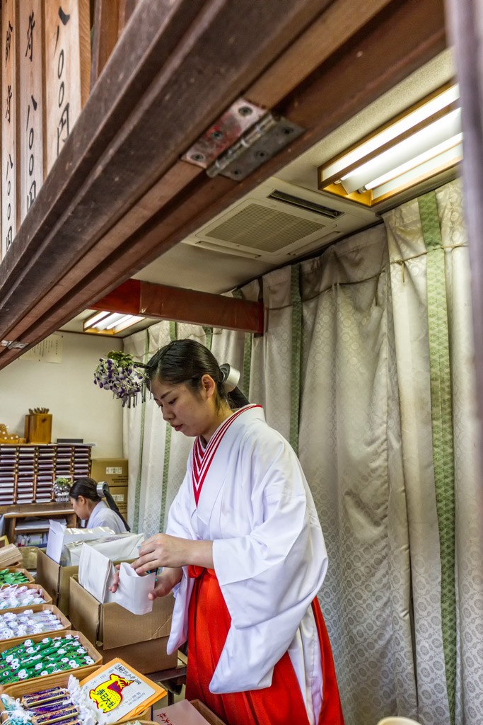 Click image for larger version

Name:	Men At Work (Kyoto).jpg
Views:	83
Size:	198.0 KB
ID:	464149