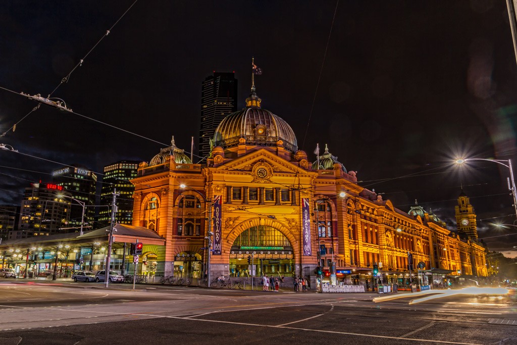 Click image for larger version

Name:	Melbourne @ Night 7.jpg
Views:	182
Size:	189.5 KB
ID:	464197