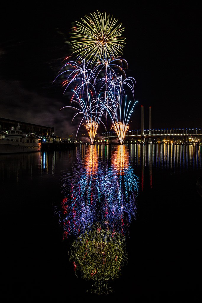 Click image for larger version

Name:	Docklands Fireworks 2013 21.jpg
Views:	82
Size:	170.6 KB
ID:	466073