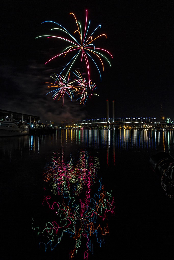 Click image for larger version

Name:	Docklands Fireworks 2013 35.jpg
Views:	63
Size:	152.3 KB
ID:	466074