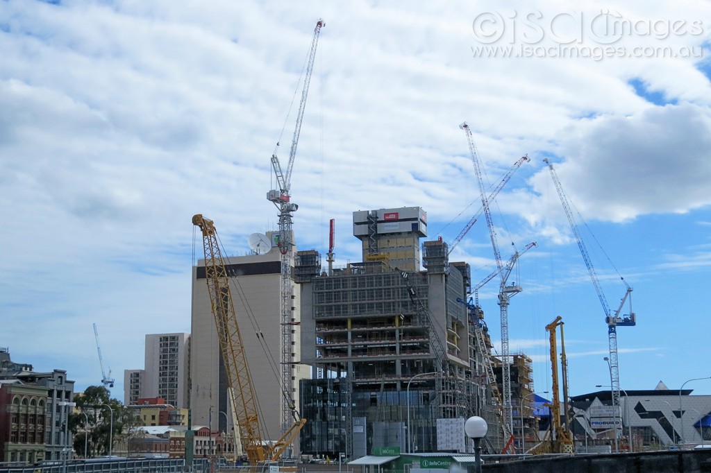 Click image for larger version

Name:	Perth-City-Cranes.jpg
Views:	35
Size:	151.9 KB
ID:	466237