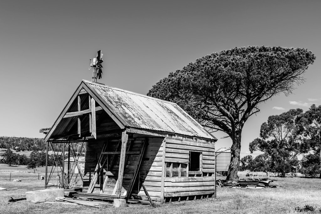 Click image for larger version

Name:	Outback Scene BW.jpg
Views:	36
Size:	222.2 KB
ID:	467945