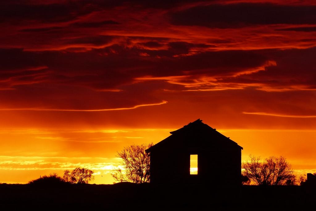 Click image for larger version

Name:	Oodnadatta sunrise.jpg
Views:	55
Size:	213.0 KB
ID:	469756