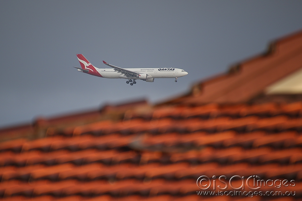 Click image for larger version

Name:	6878-Qantas_Plane.jpg
Views:	96
Size:	323.6 KB
ID:	471729