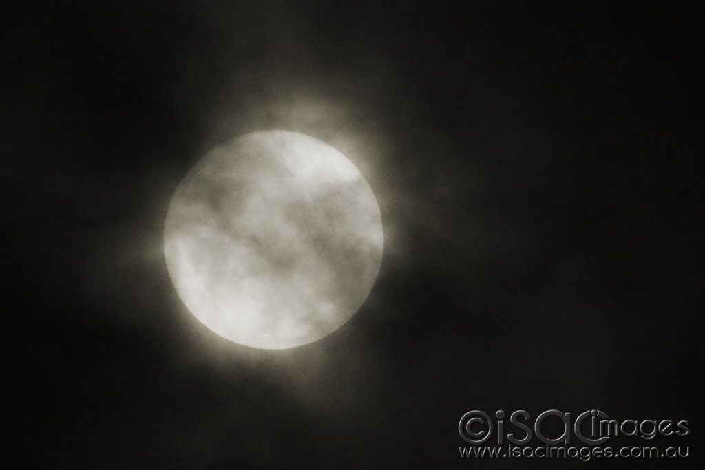 Click image for larger version

Name:	6490-Moon_In_Clouds.jpg
Views:	42
Size:	243.9 KB
ID:	476645