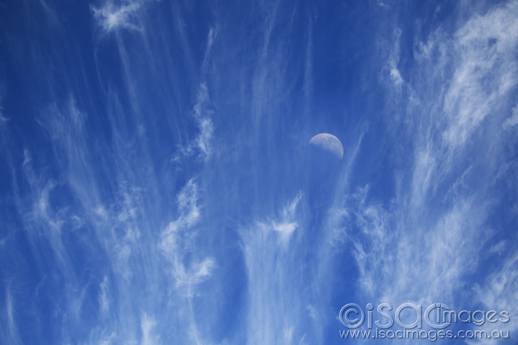 Click image for larger version

Name:	5731-Moon_Clouds.jpg
Views:	118
Size:	337.1 KB
ID:	476005