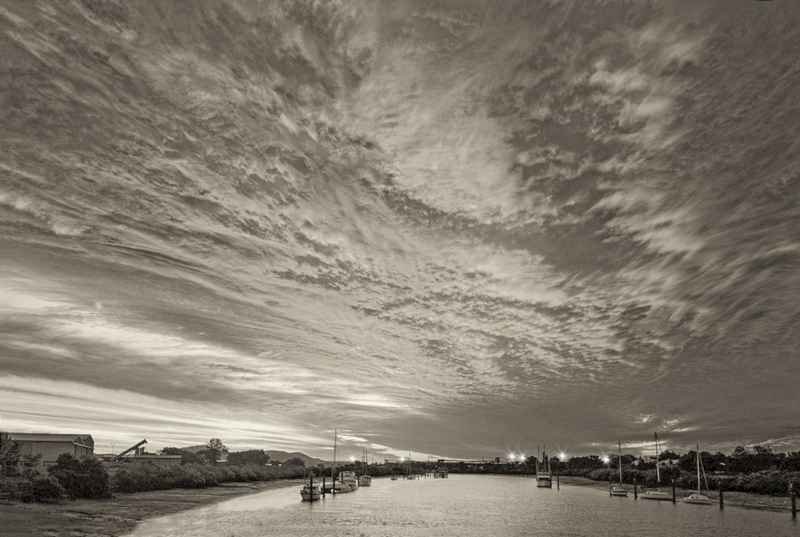 Click image for larger version

Name:	AP-pplates-sunset-STR+SHAD+SEPIA.jpg
Views:	35
Size:	285.7 KB
ID:	417984