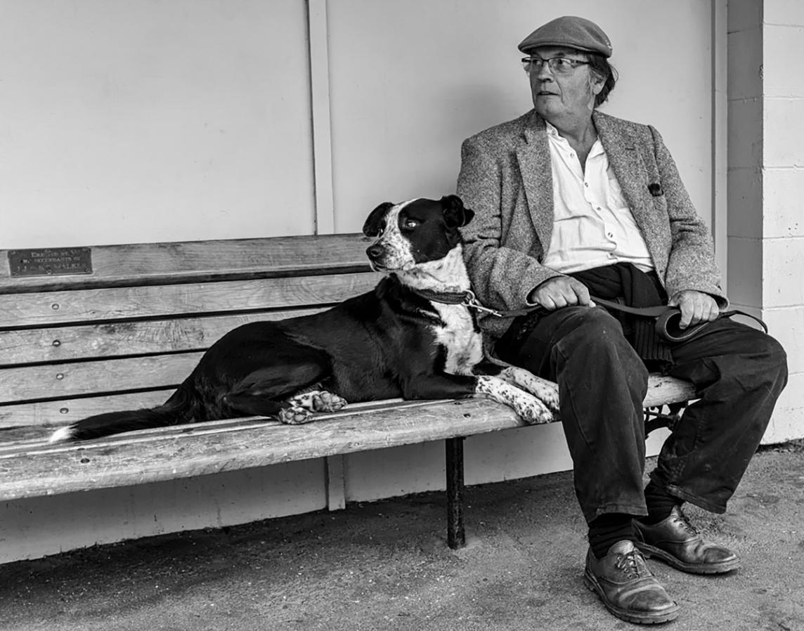 Click image for larger version

Name:	Man &amp; Dog (B-W).jpg
Views:	58
Size:	138.5 KB
ID:	483611