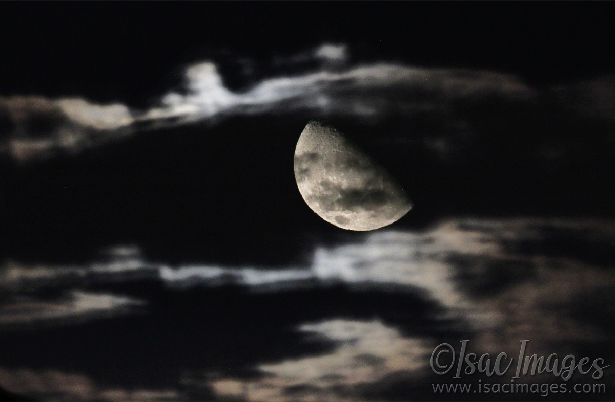 Click image for larger version

Name:	7293-Cloudy_Moon.jpg
Views:	63
Size:	455.6 KB
ID:	484574