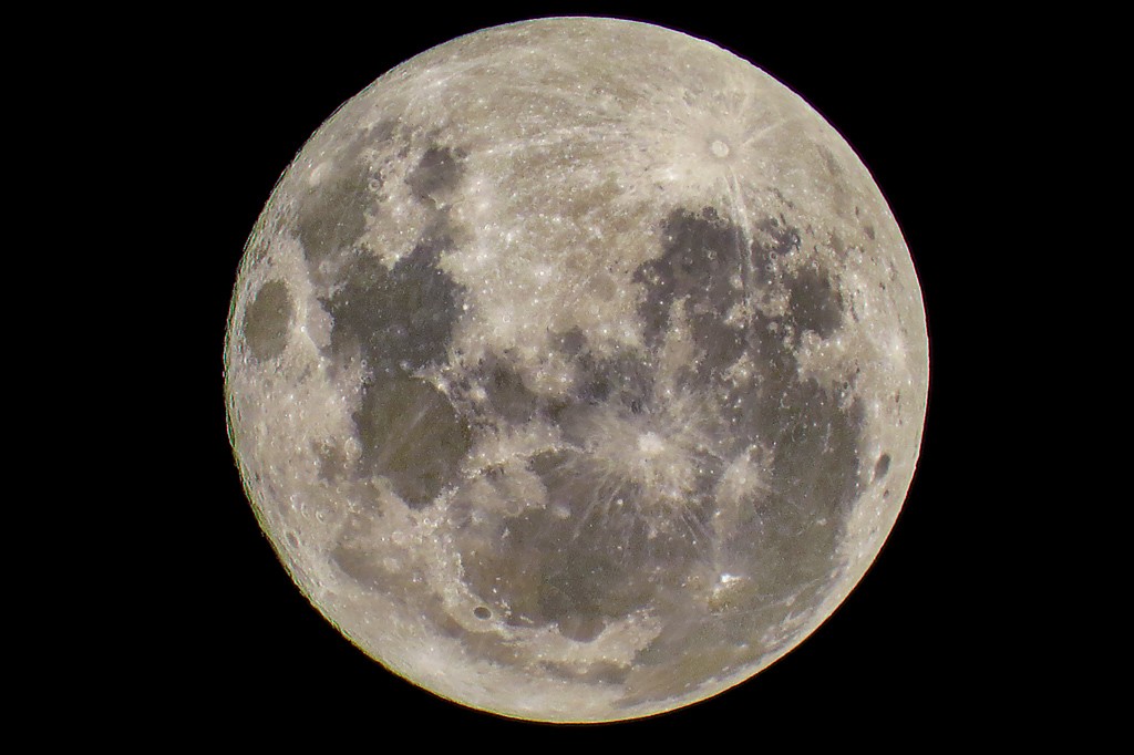 Click image for larger version

Name:	1586-Full-Moon.jpg
Views:	50
Size:	113.4 KB
ID:	463048