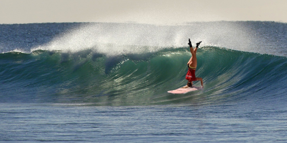 Click image for larger version

Name:	Lady-Surfer.jpg
Views:	76
Size:	351.0 KB
ID:	483178