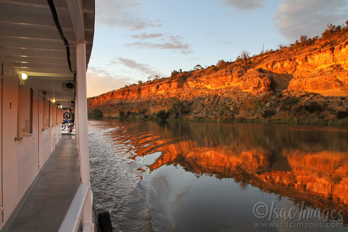 Click image for larger version

Name:	3926-Murray_River_Cliffs_Sunset.jpg
Views:	79
Size:	283.9 KB
ID:	505055