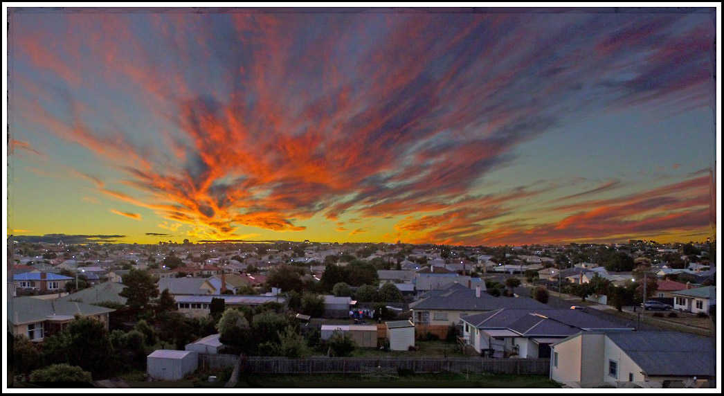 Click image for larger version

Name:	Sunset over town.jpg
Views:	661
Size:	175.7 KB
ID:	438926