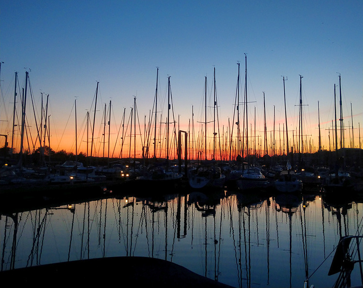 Click image for larger version

Name:	Marina at sunset.jpg
Views:	183
Size:	212.4 KB
ID:	490777