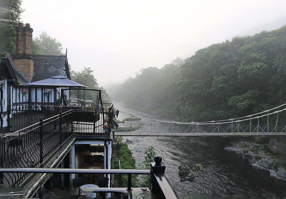 Click image for larger version

Name:	Misty morning over chain bridge.jpg
Views:	43
Size:	289.0 KB
ID:	509368