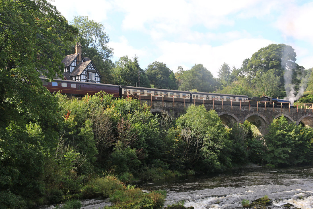 Click image for larger version  Name:	Steam train at Berwyn station.jpg Views:	0 Size:	292.1 KB ID:	509403